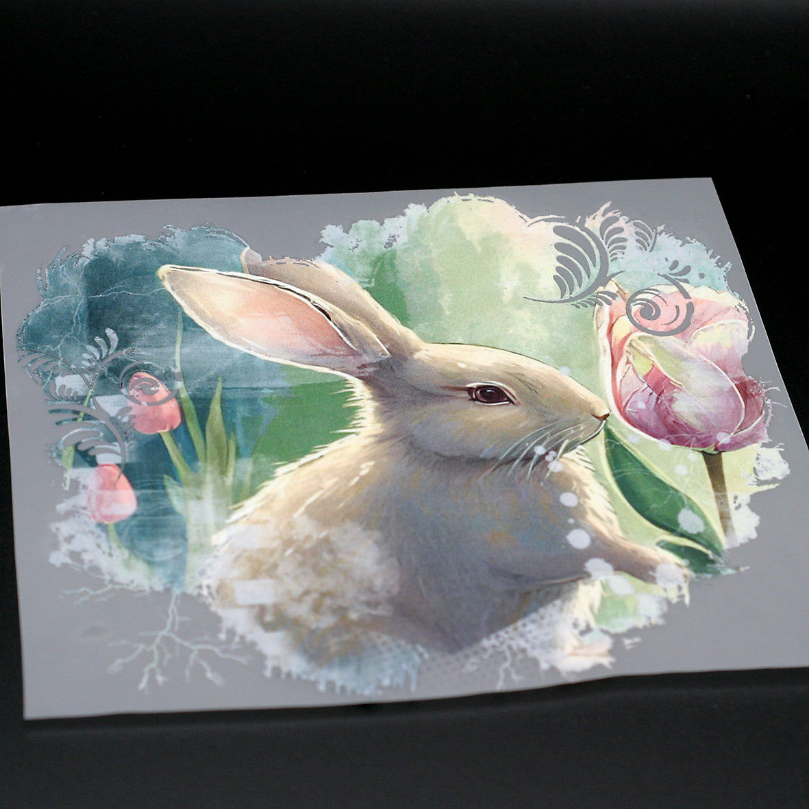 Hase mit Tulpe