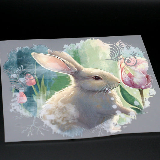Hase mit Tulpe