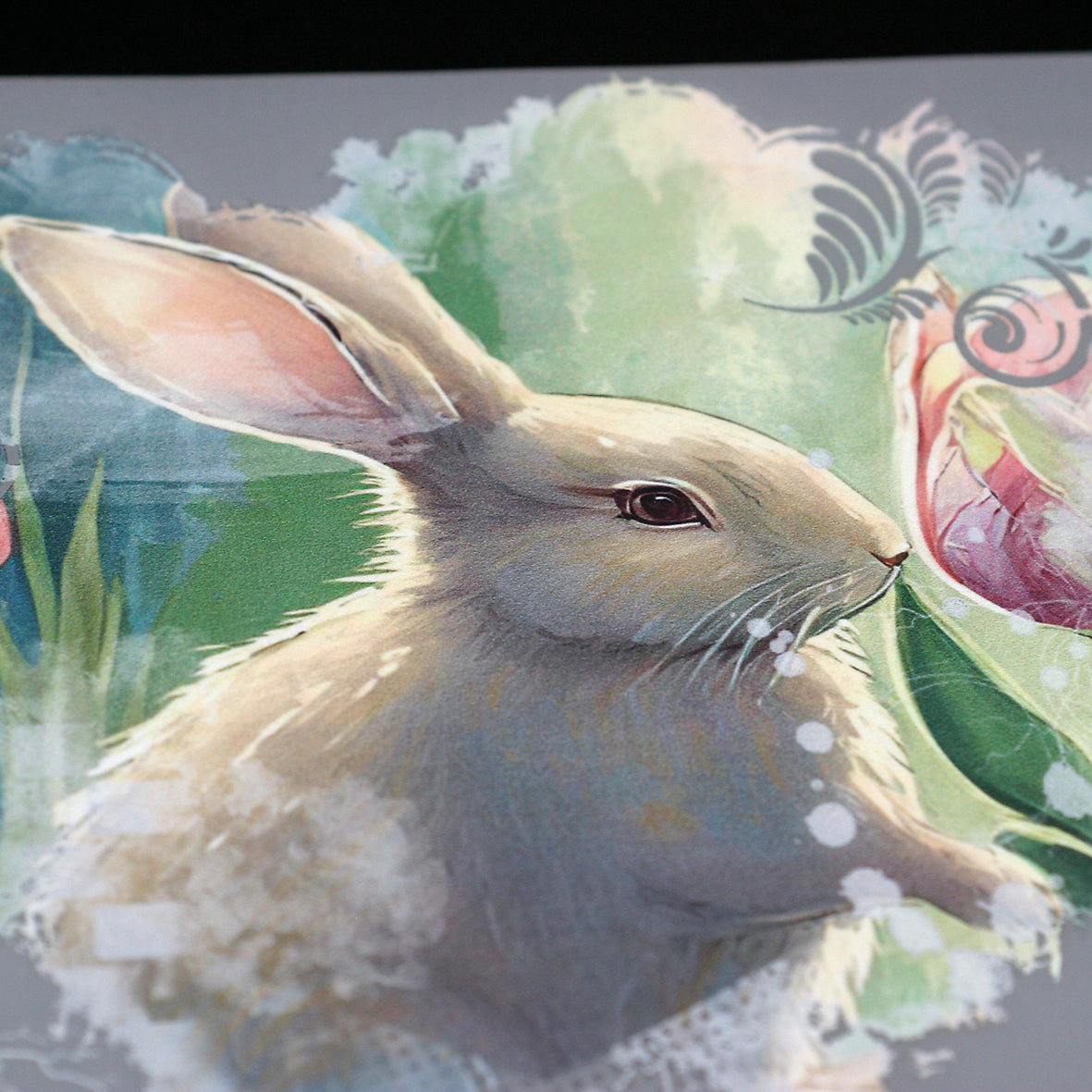 Hase mit Tulpe